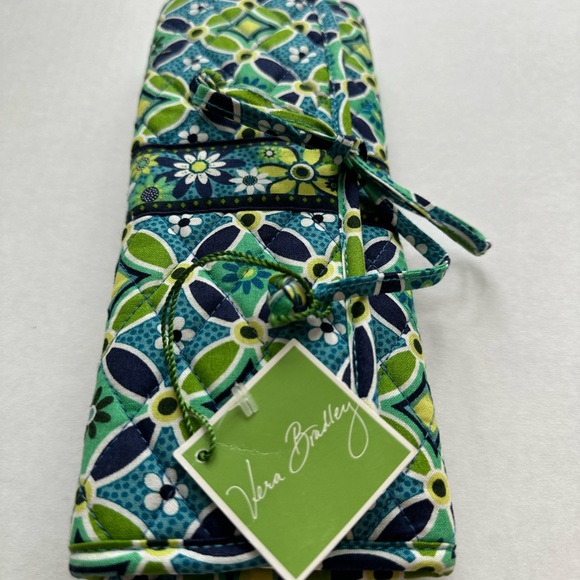NWT Vera Bradley Make Up Brush travel set. “Daisy Daisy” pattern. - Picture 1 of 16